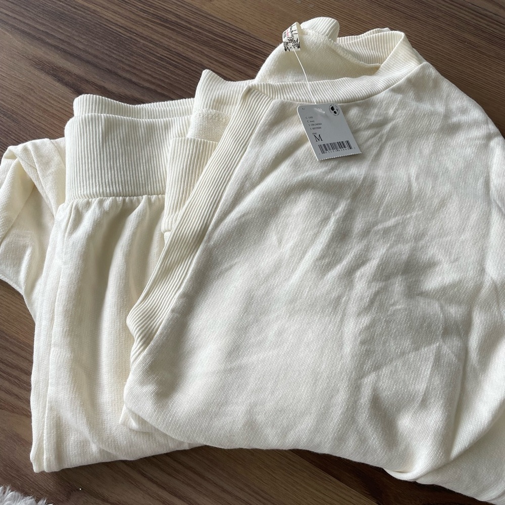 “FREE PEOPLE” Cozy Girl Lounge Set - Picture 3 of 10